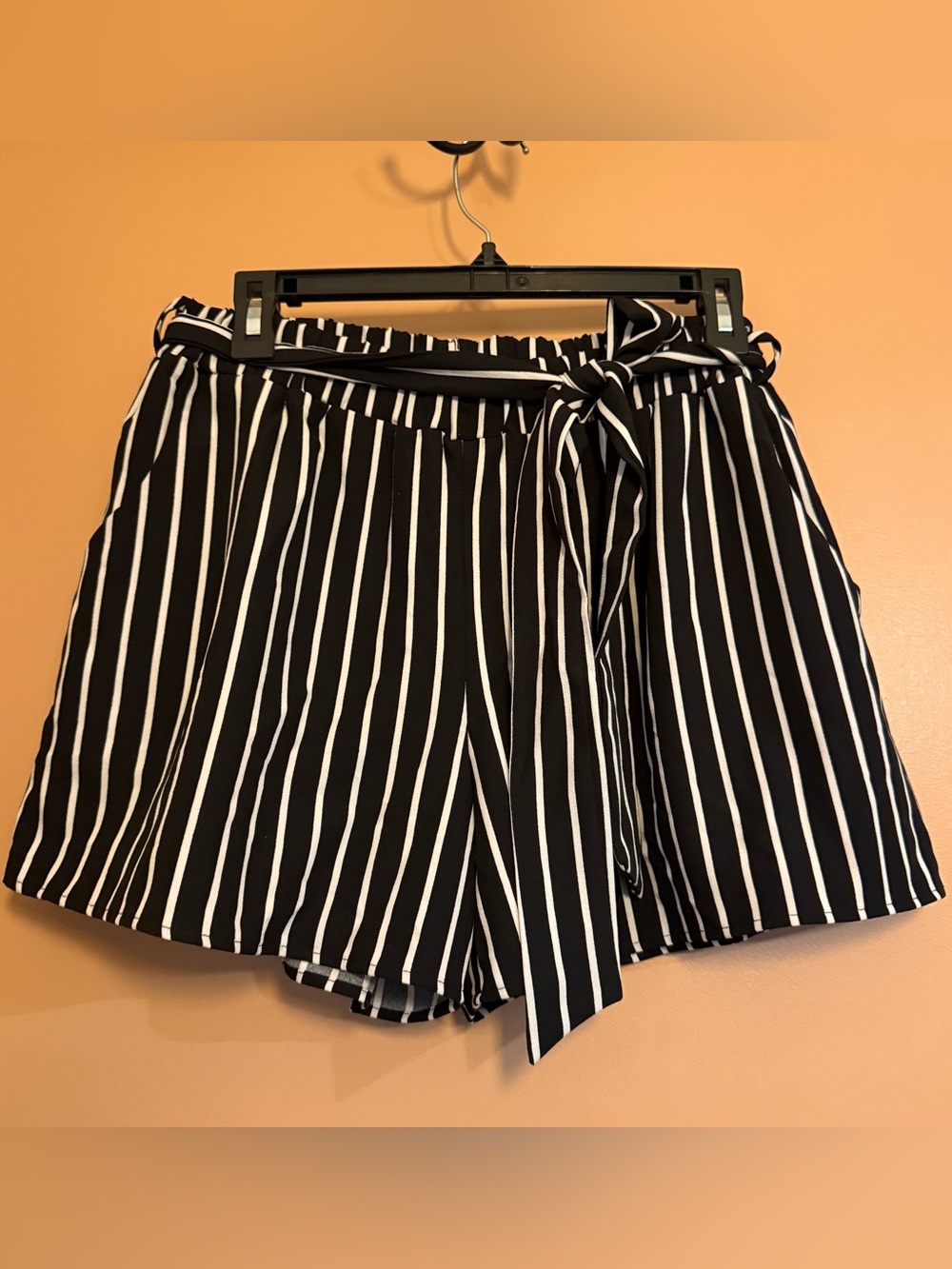 Caramela Women Large Black White Striped Paperbag High Rise Tie Waist Shorts